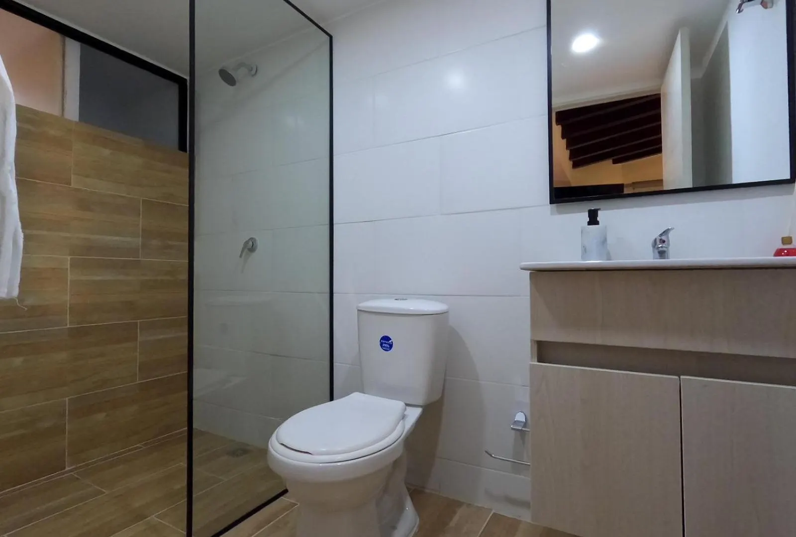 201 Jacuzzi & Comfort, Loft Medellin 0*,  Colombia