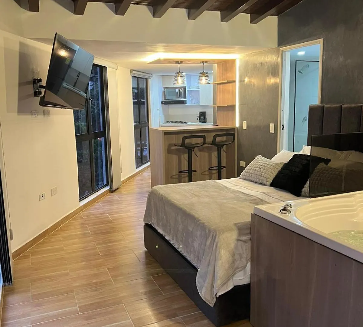 201 Jacuzzi & Comfort, Loft Medellin